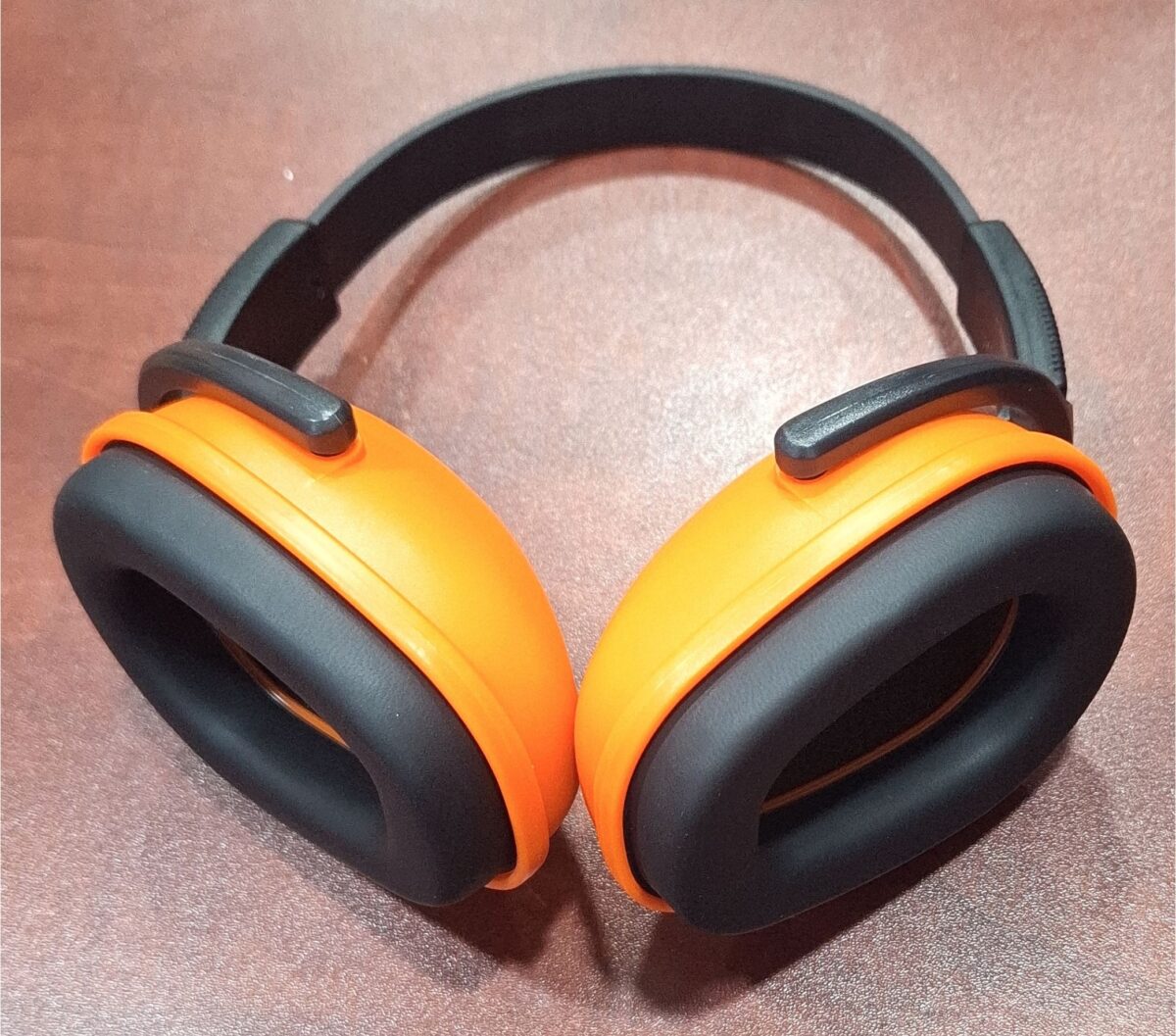 Chinese noise cancelling headphones - Image 1