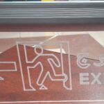 لوحة مخرج طوارئ مضيئ ليد