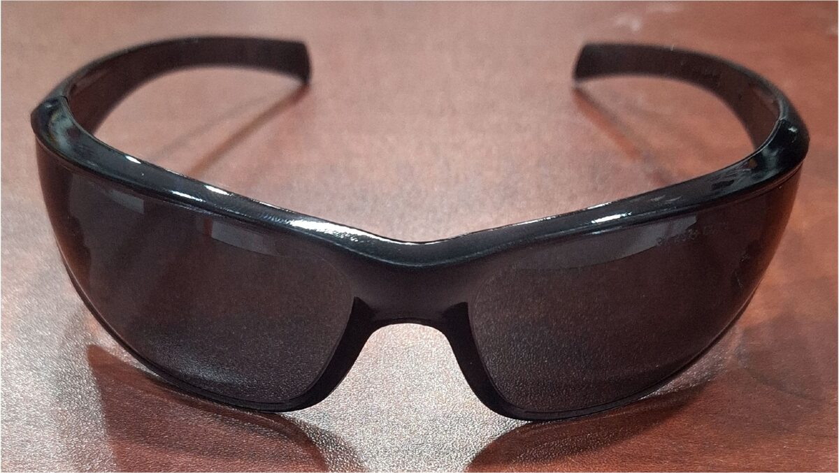 Black safety glasses - Image 1